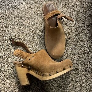 Ugg clogs